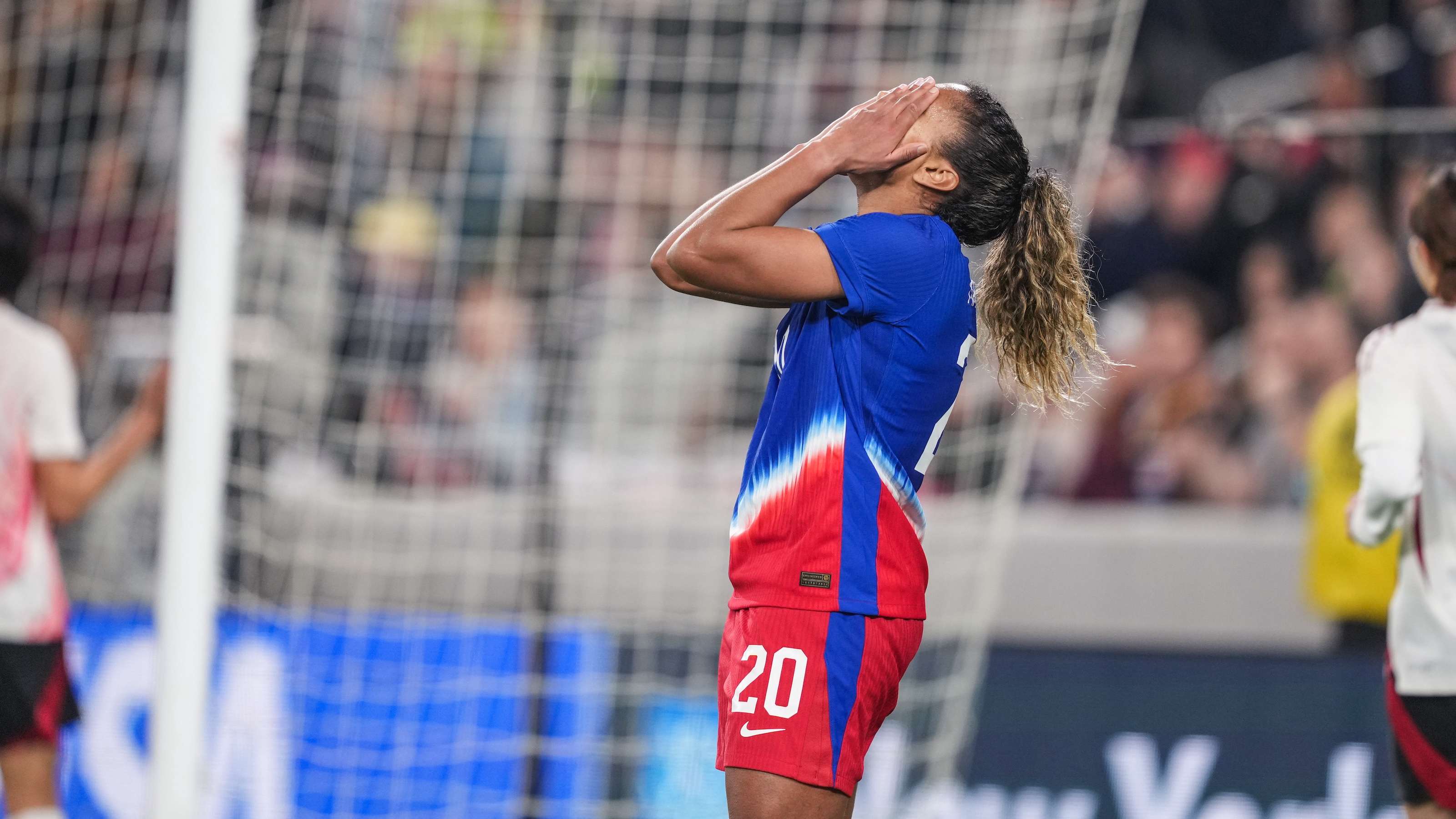 重压使得他 重压使得他